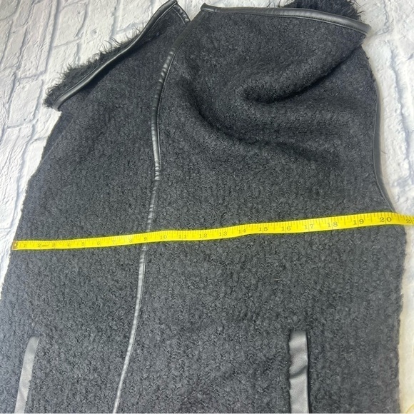 Love Tree wool blend thick vest size medium - Picture 4 of 7